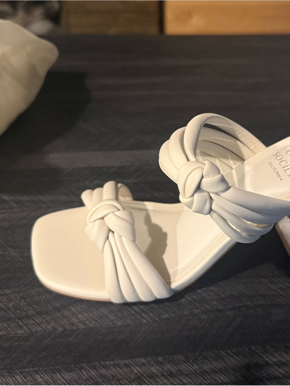 NIB Oasis Society White Knot-Detail Women's Sandal